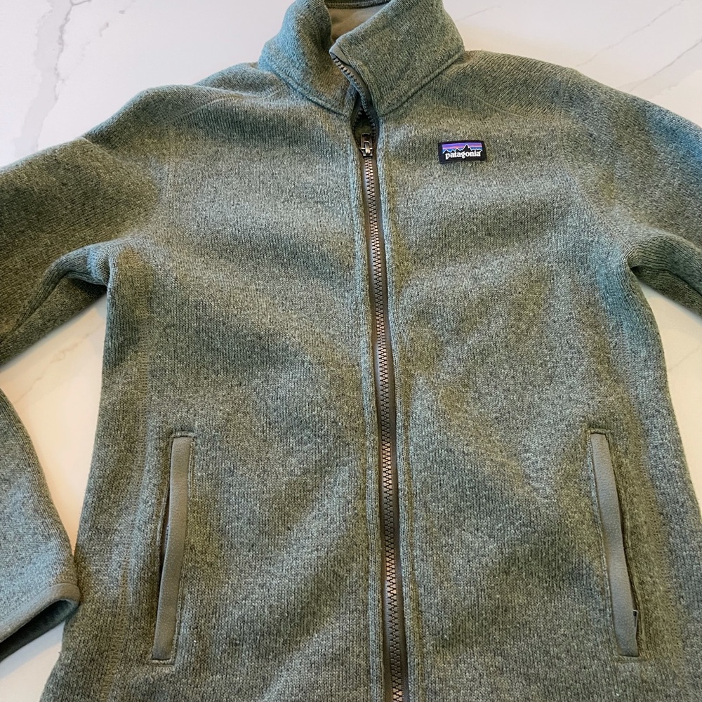 Boy’s Patagonia full zip better sweater, medium(10)